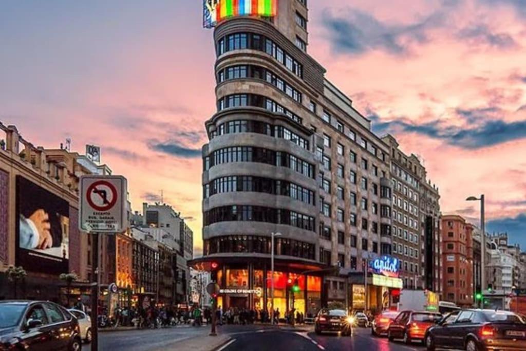 Alegria Urbana Cerca De Calle Alcala Madryt Zewnętrze zdjęcie